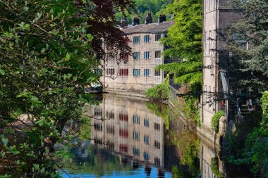 Hebden Köprüsü 'ndeki Rochdale Kanalı - Batı Yorkshire - Büyük Britanya