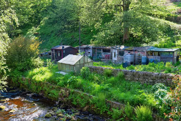 Hebden Köprüsü 'ndeki eski evlerin köyü - Batı Yorkshire - Büyük Britanya