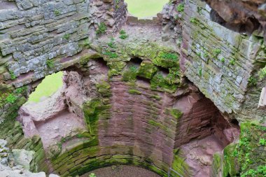 Eski kale kulesinin kalıntıları, Castell Rhuddlan - Rhyl - Galler Büyük Britanya