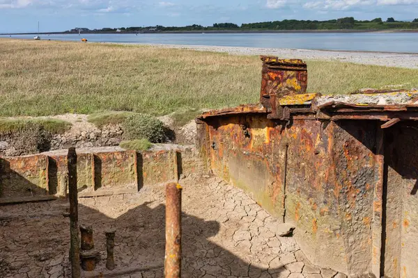 Fleetwood 'da paslı metalle terk edilmiş bir gemi enkazı - Lancashire - Büyük Britanya