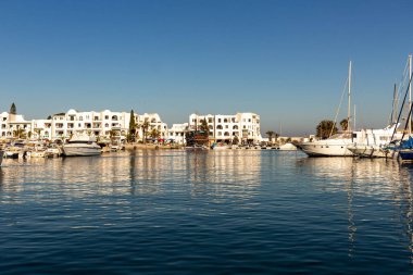 Port el Kantaoui 'deki eski bir kasabada marina Sousse - Tunus