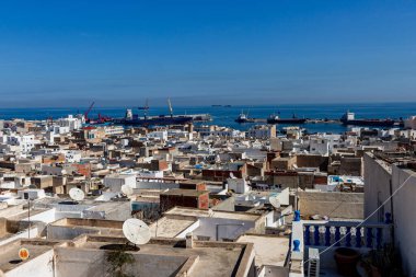 Sousse - Tunus 'taki Akdeniz liman ve şehir manzarası