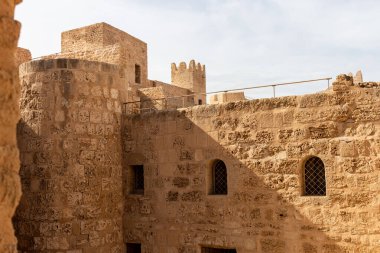 Manastırdaki Ribat 'ın Tunus' taki binalarının parçaları.