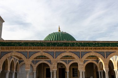 Manastır - Tunus 'taki Habib Bourguiba Anıtmezarının önü ve kubbesi