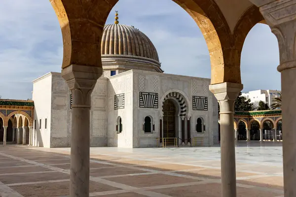 Habib Bourguiba Manastırı Tunus ve kemerler. 
