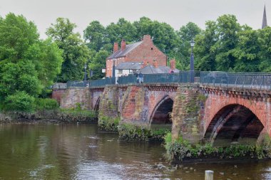 Chester- Cheshire - Büyük Britanya 'nın en kirli şehir simgesinin köprüsü.