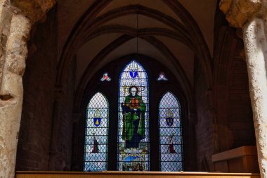 Chester Katedrali 'nin iç ve boyalı camları - Cheshire - İngiltere
