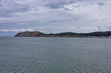 Llandudno 'daki deniz ve kıyı manzarası - Galler - Büyük Britanya