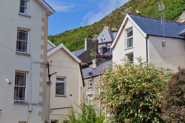 Barmouth 'taki güzel bir kasabanın manzarası Gwynedd- Wales- Büyük Britanya