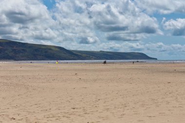 Barmouth 'taki deniz ve tepe Gwynedd- Wales- Büyük Britanya