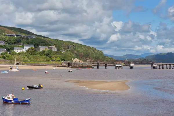 Barmouth 'taki dağların güzel manzarası Gwynedd- Wales- Büyük Britanya