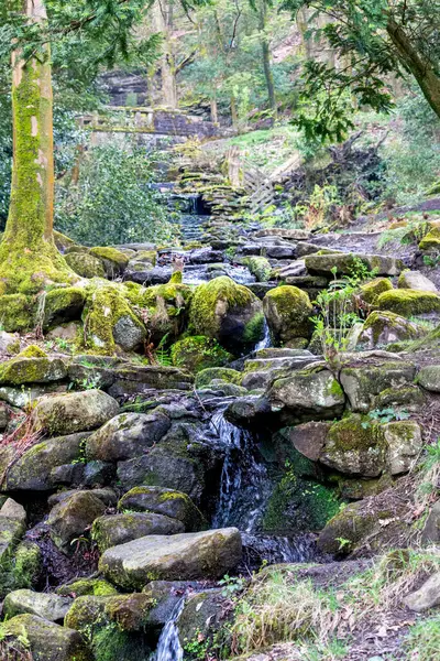 Rivington 'da bir şelalenin güzel manzarası - Bolton - Kuzey Batı - Büyük Britanya