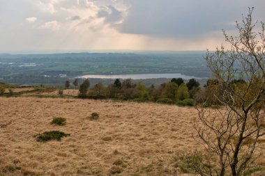 Rivington - Bolton - Kuzey Batı İngiltere 'deki tepelerin ve tarlaların yüksek açılı görüntüsü.