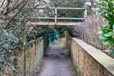 Littleborough 'daki ormanda eski ahşap köprü - Rochdale - Büyük Manchester - Lancashire - Birleşik Krallık