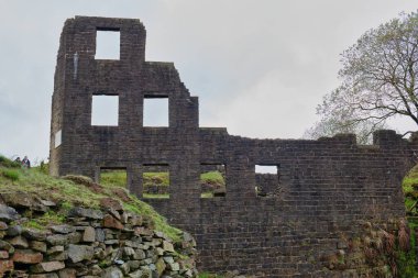Cheesden Vadisi 'ndeki eski kereste fabrikasının kalıntıları Rochdale - Büyük Manchester - Lancashire