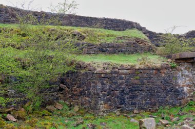 Cheesden Vadisi 'ndeki eski kereste fabrikasının kalıntıları Rochdale - Büyük Manchester - Lancashire