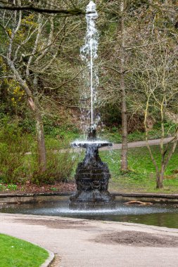 Williamson Park 'taki parkta bir çeşme - Lancaster - Lancashire - Kuzey Batı İngiltere