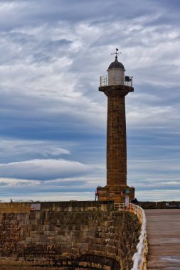 Denizdeki deniz feneri, Whitby - Kuzey Yorkshire - Birleşik Krallık