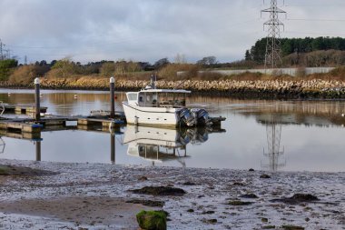 Poole-Dorset 'teki suda kayıklar Bournemouth birleşik krallığında