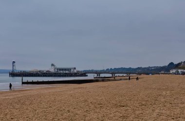 Bournemouth 'daki sahil ve rıhtım manzarası - Dorset - Birleşik Krallık