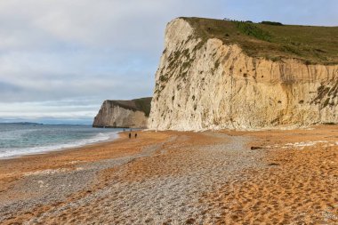 Durdle Door Sahilindeki uçurumlar Dorset birleşik krallığı