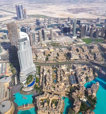 Dubai, Birleşik Arap Emirlikleri, 18 Haziran 2018: Dubai 'nin modern şehir manzarası, ünlü Burj-Halife' nin tepesinden