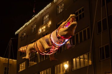 Noel ışıklarında timsah, gece vakti Çek Cumhuriyeti 'nin Brno şehrinin sembolü. Yüksek kalite fotoğraf