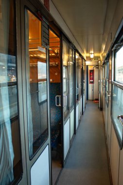 Çek tren vagonu, Çek demiryolları, dikey fotoğraf. Yüksek kalite fotoğraf