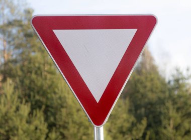 Dışarıdaki Yol Tabelasına yakın çekim
