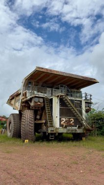 Liebherr T282B ağır ekipmanlarından dökümhane kamyonu kömür madenciliği endüstrisindeki canavarlar gibi