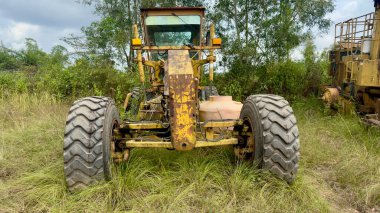 Sarı Tırtıl Gramlı Ağır Ekipman İnşaat Alanı