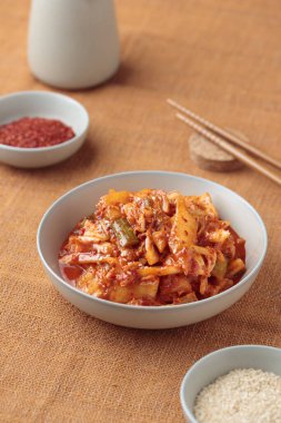 Kimchi, Kimchee in the Bowl, Red Spicy Kim Chi, Hot Fermente Napa Cabbage, Geleneksel Jimchi, Kore Yemeği