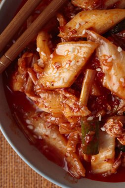 Kimchi, Kimchee in the Bowl, Red Spicy Kim Chi, Hot Fermente Napa Cabbage, Geleneksel Jimchi, Kore Yemeği