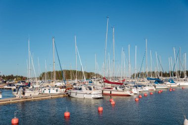 Espoo / Finlandiya - Haziran 04, 2024: Finlandiya 'daki Suomenoja limanının güzel manzarası