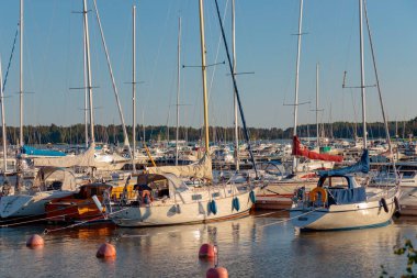 Espoo / Finlandiya - Haziran 04, 2024: Finlandiya 'daki Suomenoja limanının güzel manzarası