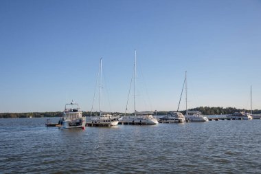Espoo / Finlandiya - Haziran 04, 2024: Finlandiya 'daki Suomenoja limanının güzel manzarası
