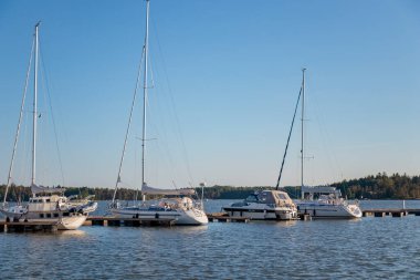 Espoo / Finlandiya - Haziran 04, 2024: Finlandiya 'daki Suomenoja limanının güzel manzarası