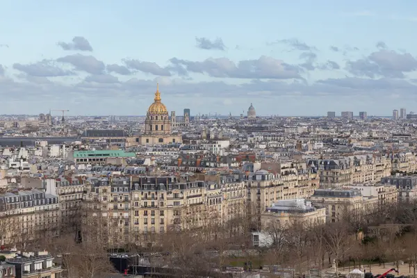 Les Invalides ile Paris manzarası, Eiffel Kulesi 'nin havadan görünüşü...
