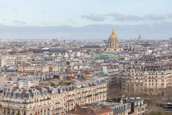 Les Invalides ile Paris manzarası, Eiffel Kulesi 'nin havadan görünüşü...
