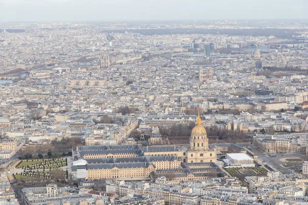 Les Invalides ile Paris manzarası, Eiffel Kulesi 'nin havadan görünüşü...