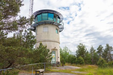 Jussaro, Finlandiya - 25 Haziran 2025: Finlandiya Savunma Kuvvetleri 'nin eski deniz izleme istasyonu, hayalet şehir