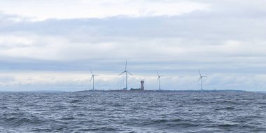 Rüzgar türbinleri kullanılarak elektrik üretimi, sera gazı emisyonu veya hava kirleticisi, Alands, Finlandiya gibi ülkelerde üretilmeyen çevre dostu yenilenebilir enerji kaynağı.