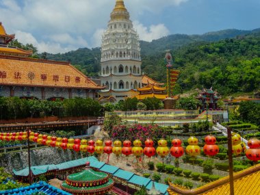 Penang 'daki Kek Lok Si Tapınağı, George Town, Malezya. İhtişamıyla bilinen bu Budist tapınağı bölgenin en önemli kültürel simgelerinden biridir..