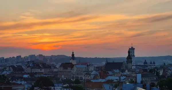 Ukrayna 'nın Lviv şehrinin gün batımı manzarası
