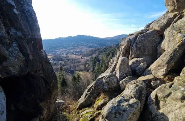 Dağlardaki kayalar, Karpatlar Ukrayna