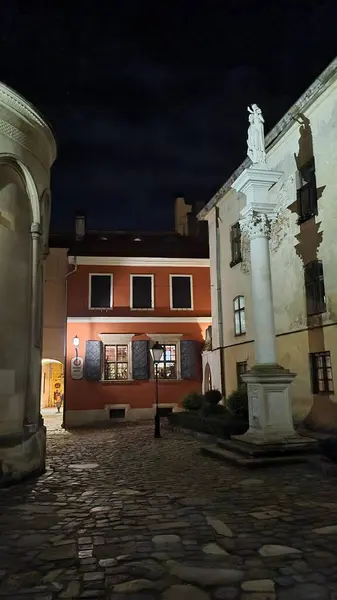 Geceleri eski şehir, Lviv Ukrayna