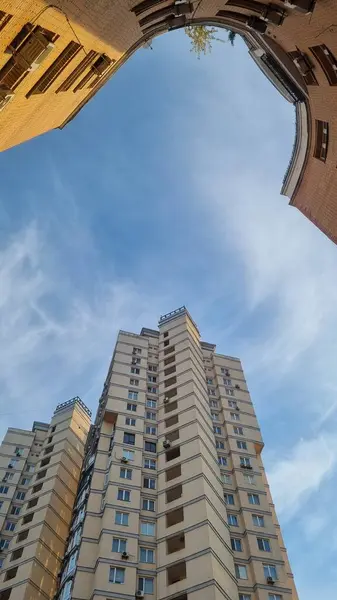Şehrin modern binası
