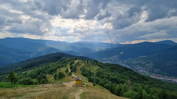 Dağların güzel manzarası