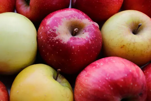 Kırmızı elma yakın çekim