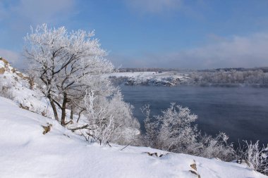 nehirde kış manzara